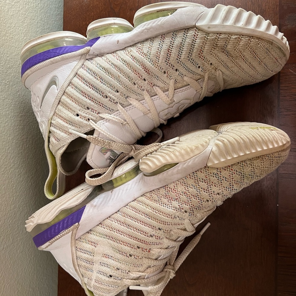 Nike Lebron 16 Buzz Lightyear Volt White Purple Grape AO2588-102 Men's Size 9.5 - Picture 9 of 16